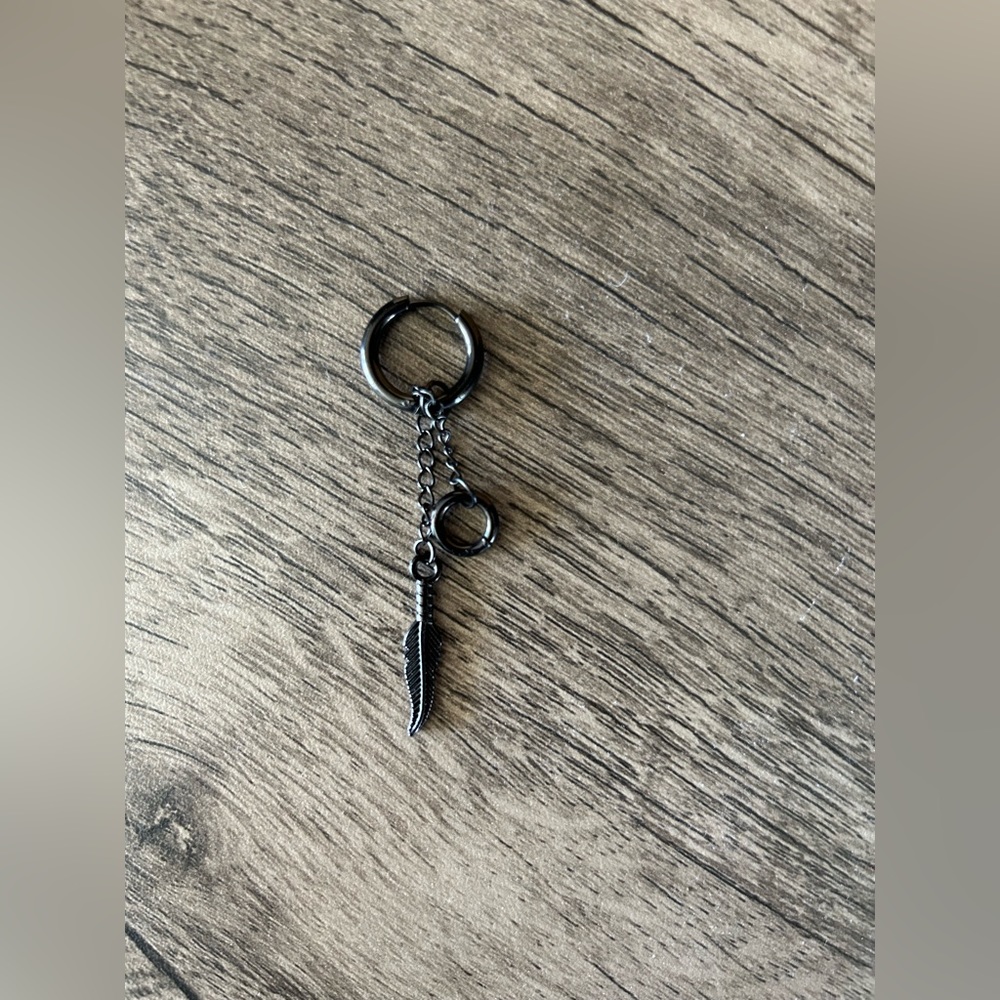 Brand new Men’s dangling earring